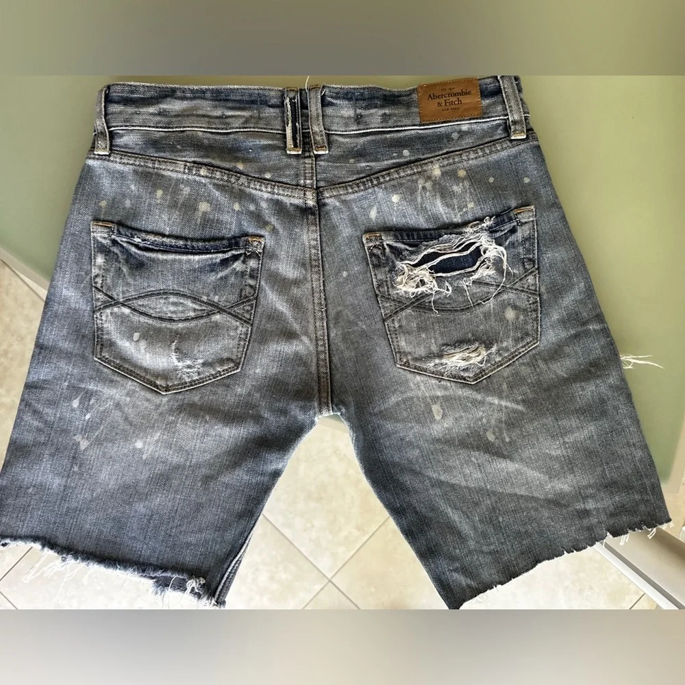 VtG Low Rise distressed Abercrombie & Fitch denim shorts